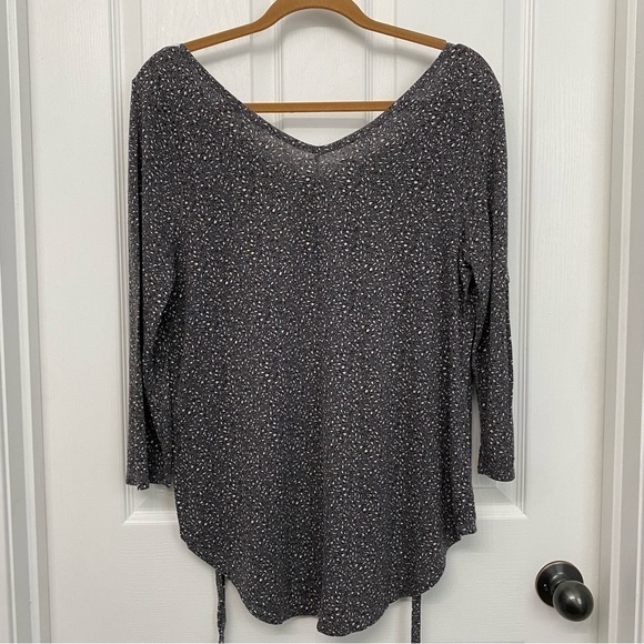 Maurices Gray Loose Fit Top Large - Picture 2 of 8